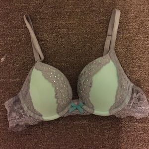 Victoria's Secret push up bra 34A