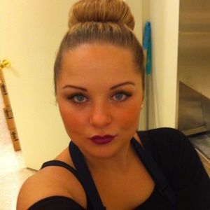 Meet your Posher, Angela