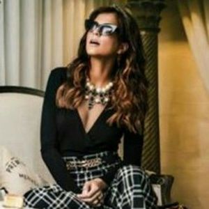 Meet your Posher, Dania