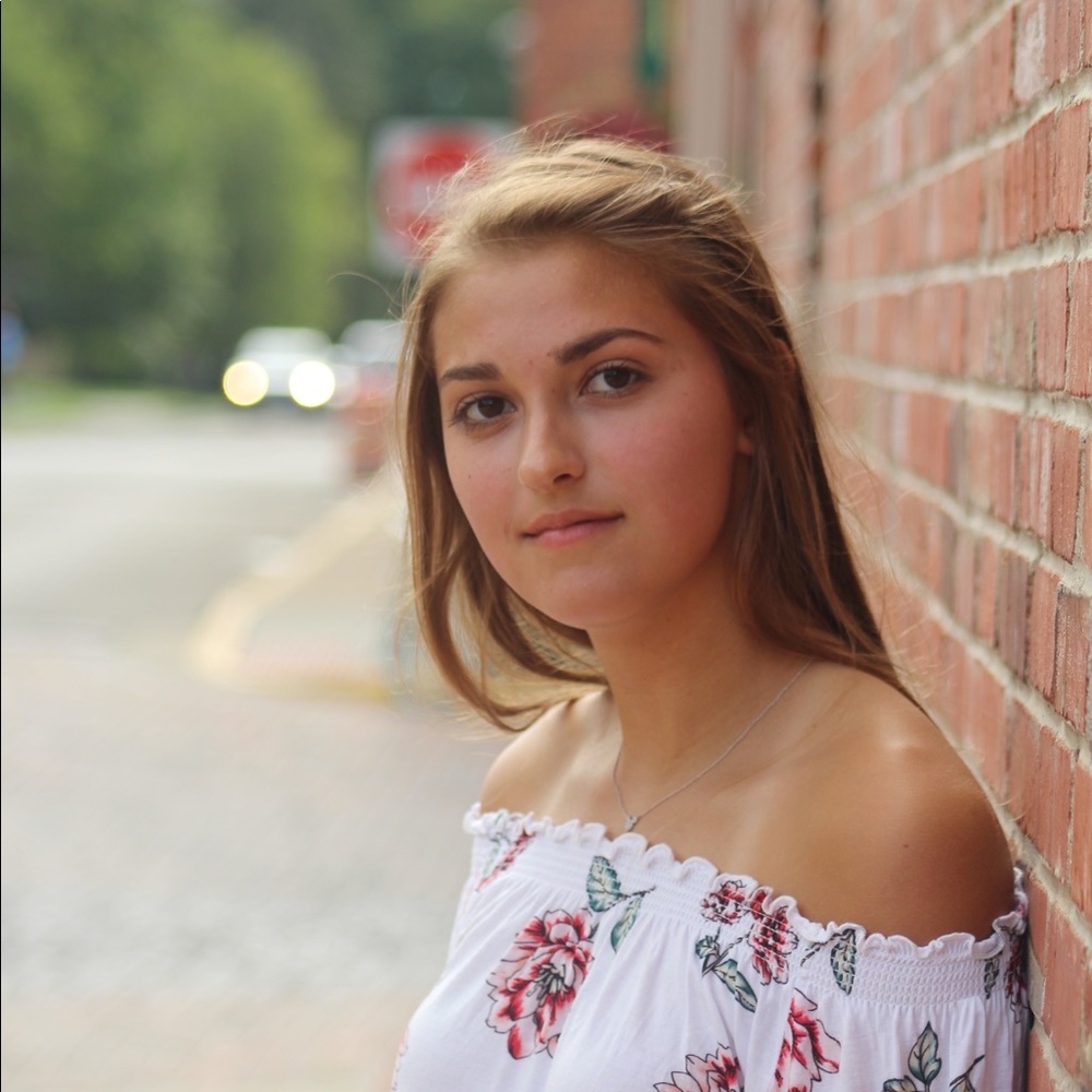 Meet your Posher, Claire