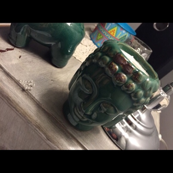 Buhda candle