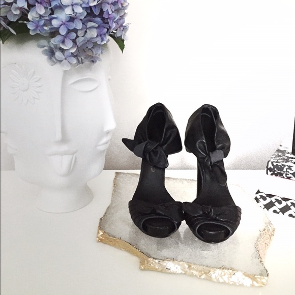 L.a.m.b. Dominic Heels