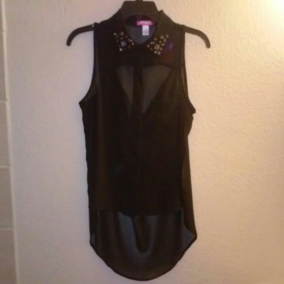 🚫SOLD🚫👚Sleeveless Hi-Low Blouse👚