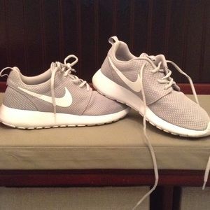 Nike Roshe one running shoe gray