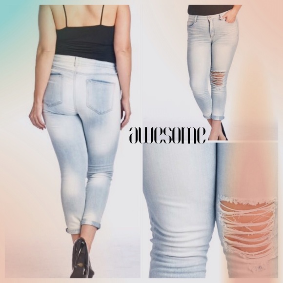 💥HP 12/20, 9/7💥LIGHT WASH SKINNY CROP JEANS! - Picture 2 of 2