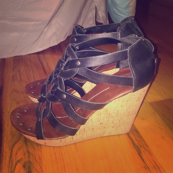 Dolce Vita Shoes - 🎉SALE🎉Dolce Vita Black Strappy Wedges