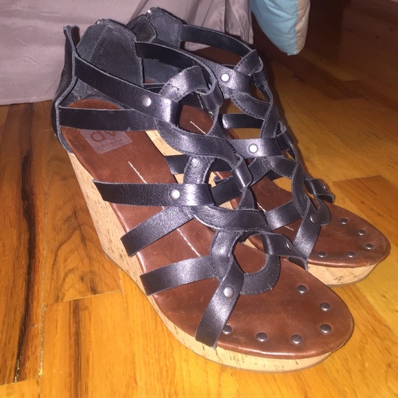 🎉SALE🎉Dolce Vita Black Strappy Wedges - Picture 3 of 3