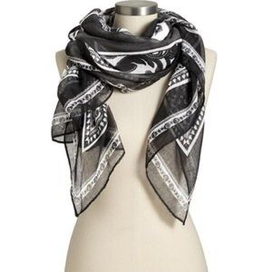 Black and white scarf