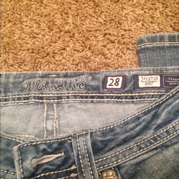**SOLD IN BUNDLE** Miss Me Jeans - Picture 3 of 3