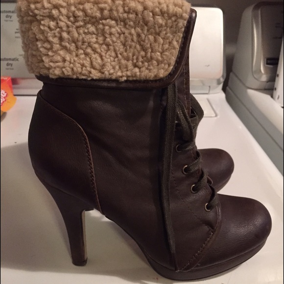 Super cute brown boots!
