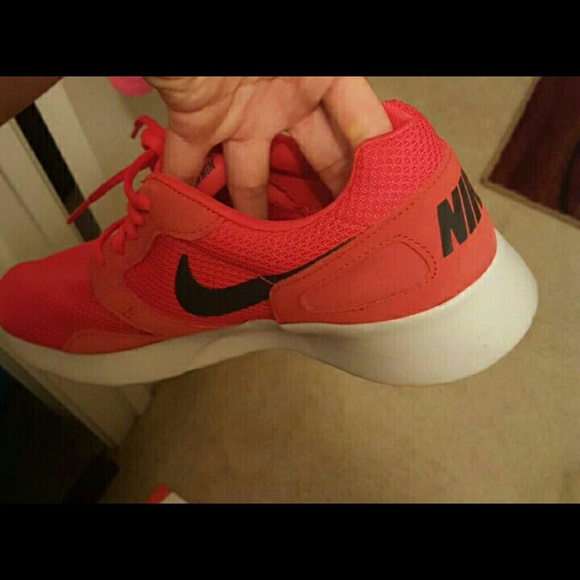 Nike shoes - Picture 2 of 4