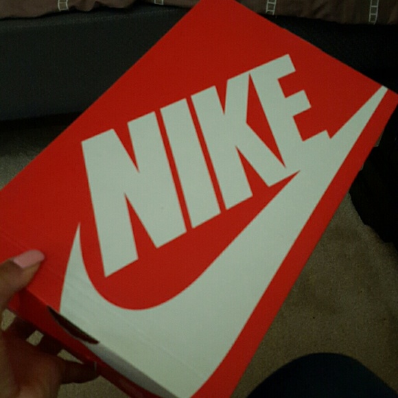 Nike shoes - Picture 3 of 4