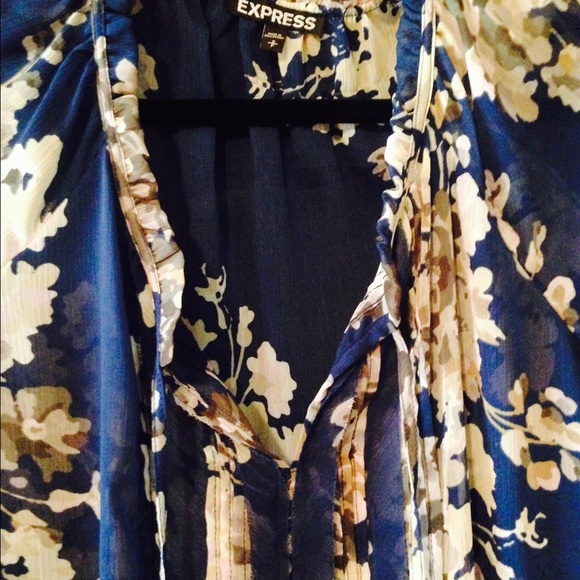 NWOT Express blouse! - Picture 2 of 3