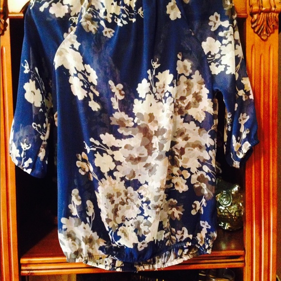 NWOT Express blouse! - Picture 3 of 3