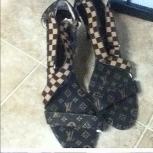 Reposting LV shoes "read carefully "