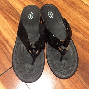 Black rubber slippers