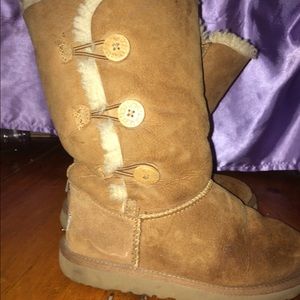 pre-loved chestnut uggs size 3