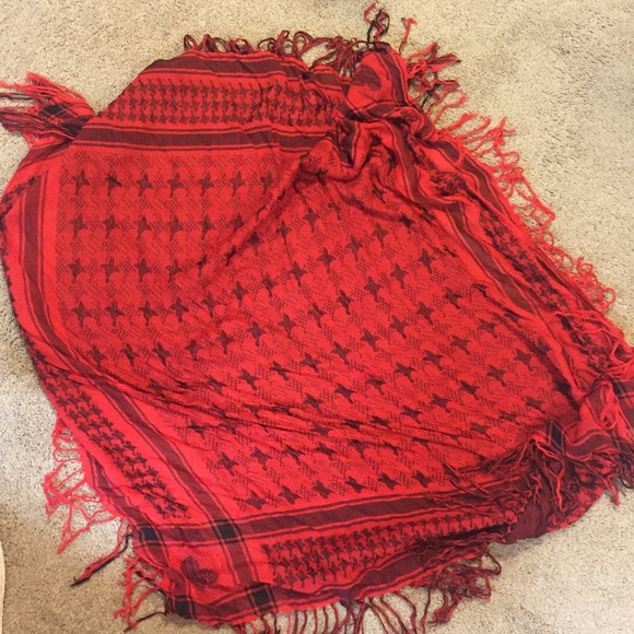 Square scarf. - Picture 2 of 2