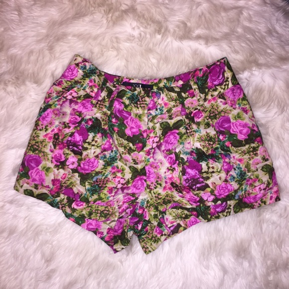 Hot pink Floral shorts!