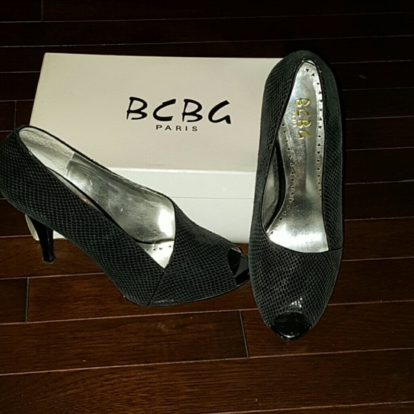 BCBG snakeskin heel