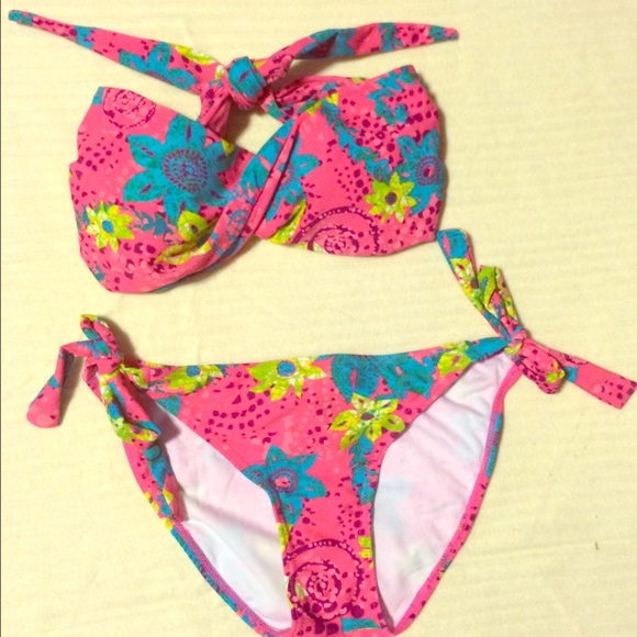 NWOT twisted bandeau bikini size large (12-14)