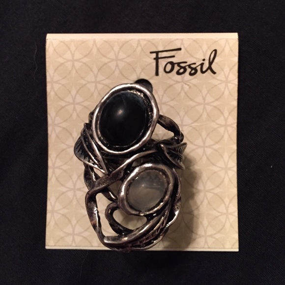 Authentic NWT Fossil ring
