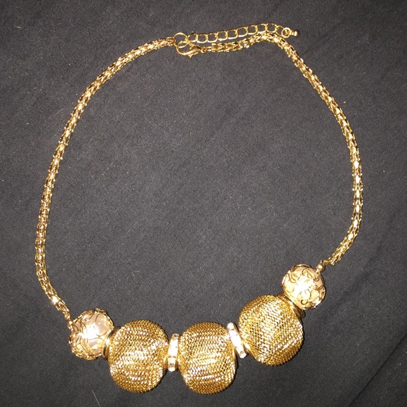 💰 Sphere statement necklace