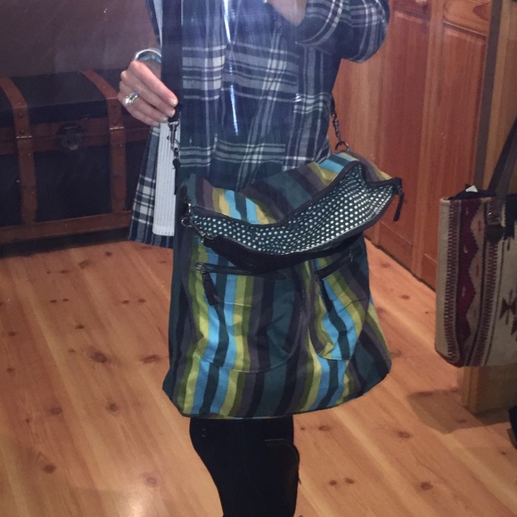 AUTHENTIC Dakine crossbody/shoulder bag