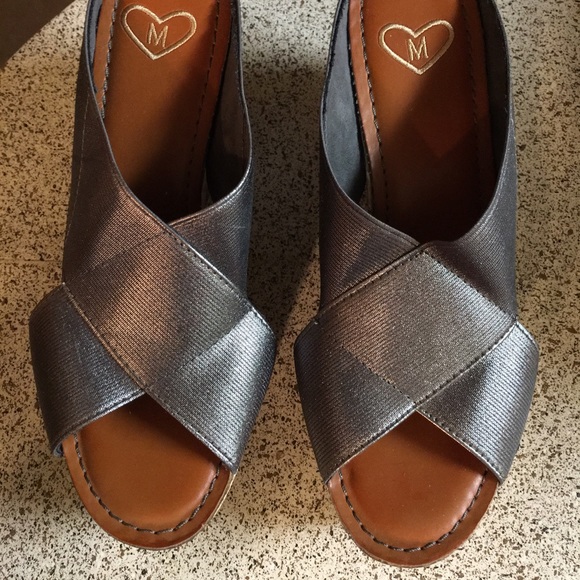 Madeline Metallic Pewter Stretch Wedge Sz 6.5M