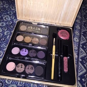 BRAND NEW NEVER USED STILA ARITST ESSENTIAL SET!