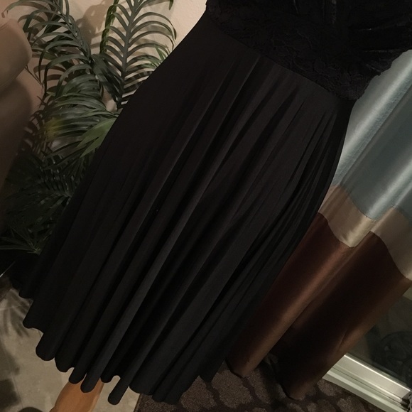 Gorgeous Holiday Dress - Picture 3 of 4