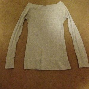 Off the shoulders long sleeve gray tee
