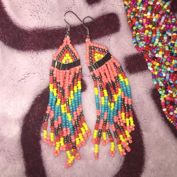 Colorful necklace with matching earrings - Picture 2 of 3