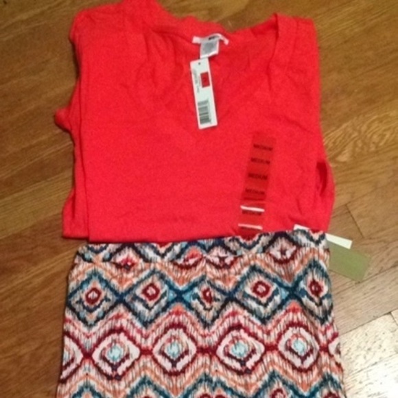 Long pencil skirt with coral v-neck