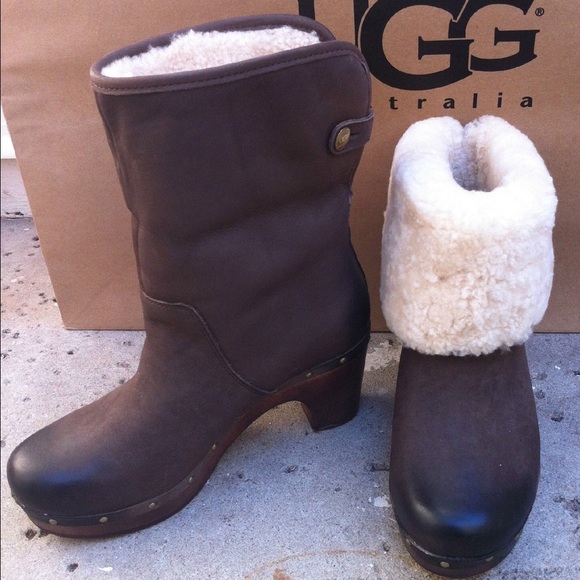 UGG Lynnea Boot size 7 color: chocolate BRAND NEW