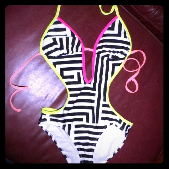 NWOT monokini swimsuit, small (3-5)
