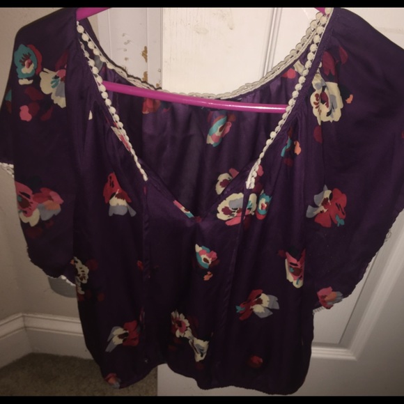 American Eagle floral shirt