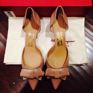 🔥SALE🔥100% authentic Brand new Ferragamo Rietta