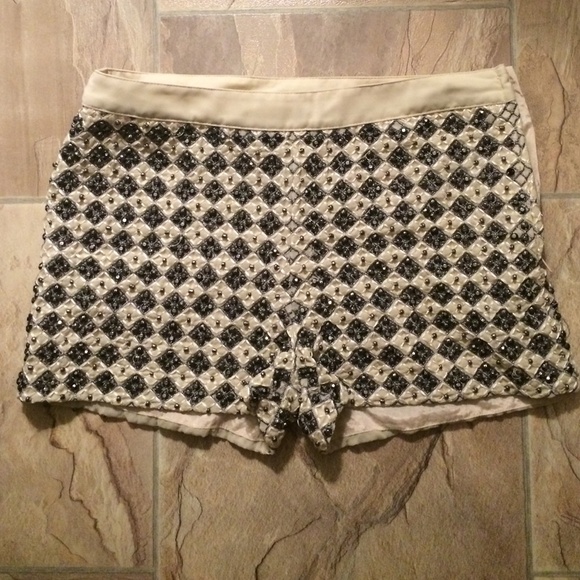 H&M Beaded Pattern Cream Shorts - Picture 1 of 4