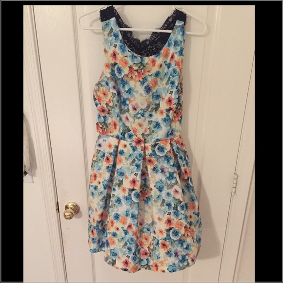 Floral dress, open back, black lace X cut out