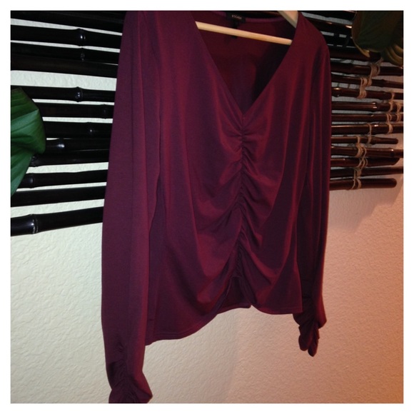 ⛔️SOLD⛔️Escada Ruched Top - Picture 2 of 4
