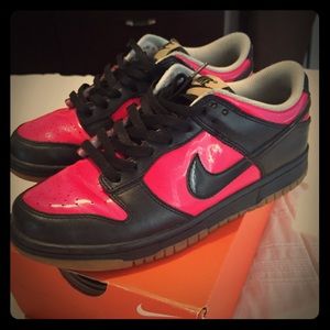 Nike low dunks .. Women