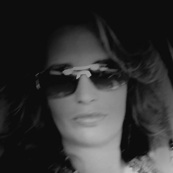 Meet your Posher, April - Picture 1 of 1