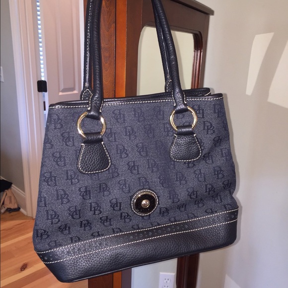 Dooney and bourke purse