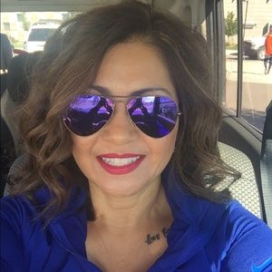 Meet your Posher, Lisa