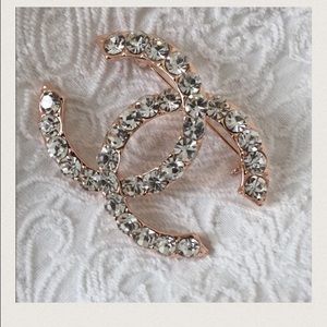 FASHION BROOCH & FASHION SUSPENDERS Not authentic