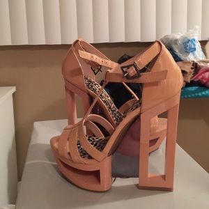 Never worn. Patent. Sand color.