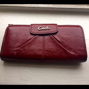 Price drop! Coach Wallet. Great color for holidays