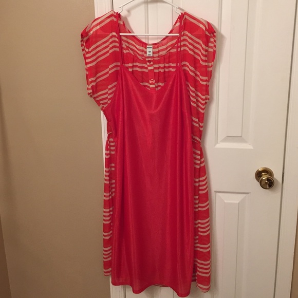 Crepe dress with a silky spaghetti strap lining - Picture 3 of 4