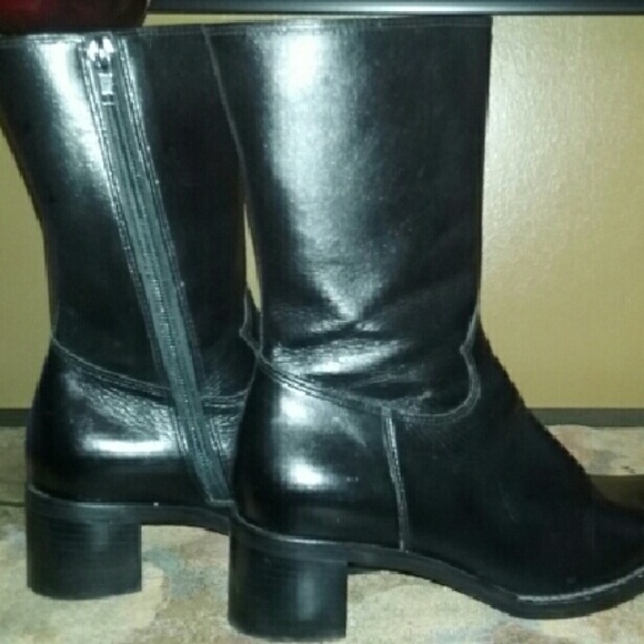**CLOSING SHOP**Steve Madden Boots---FIRM -- NWOT - Picture 4 of 4